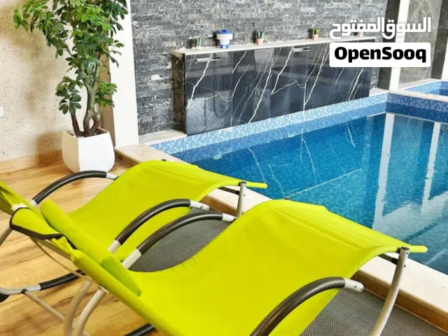 شاليه واستراحه مغلق في مسقط السيب للايجار اليومي غرفه بسريرمزدوج مطل على حوض سباحة جاكوزي مع سخان