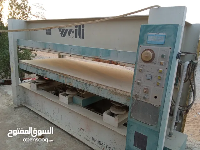 مكنة كبس ابواب تعمل بشكل جيد سعر25الف