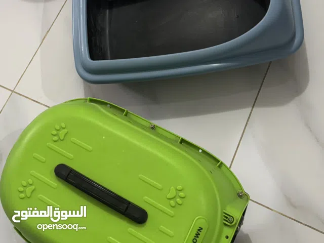 حامل حجم وسط لحيوانات مثل القطة او الكلب و صندوق لأخذ الحيوان لم يستعمل