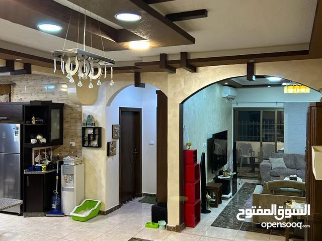 160 m2 5 Bedrooms Apartments for Sale in Zarqa Al Zarqa Al Jadeedeh