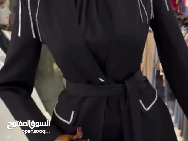 قاط تخرج جديد لبسه وحده بيوم التخرج بس كامل سعره 45