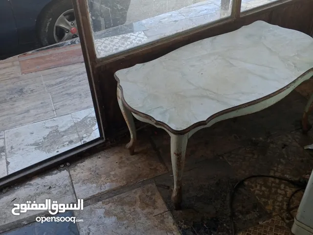 اغراض للبيع تلاجه وغاز3عيون وطاوله وخزانه صغيره وبوفيه