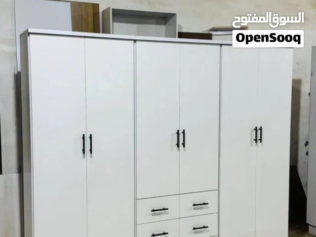 خزاين ملابس محلي الصنع