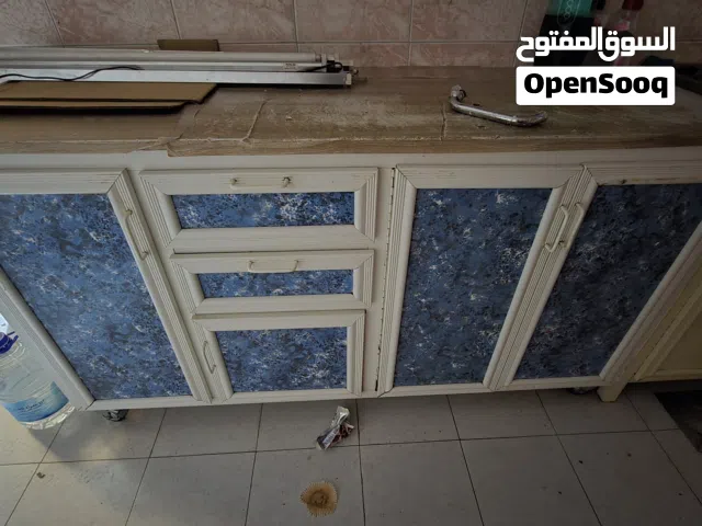 دولاب مطبخ بحاله جيده ثلاث ابواب ووحده ادراج