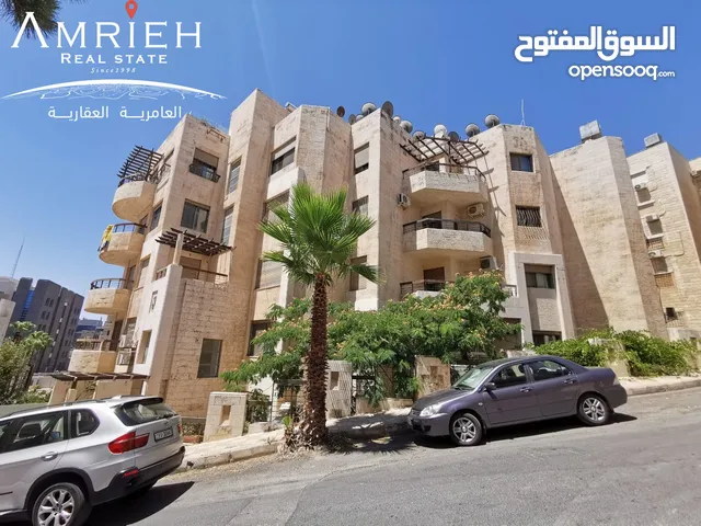 شقة سكنية للبيع في الدوار الخامس / خلف فندق الفيرموند عمان .