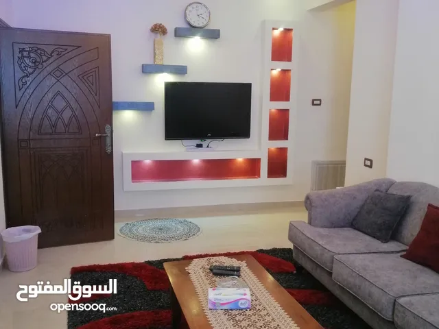 شقه مفروشه ط 2 مصعد 2 نوم 2 حمام مطبخ صاله فرش جيد في الجبيهه قريبه من التعليم العالي وجامعه سميه