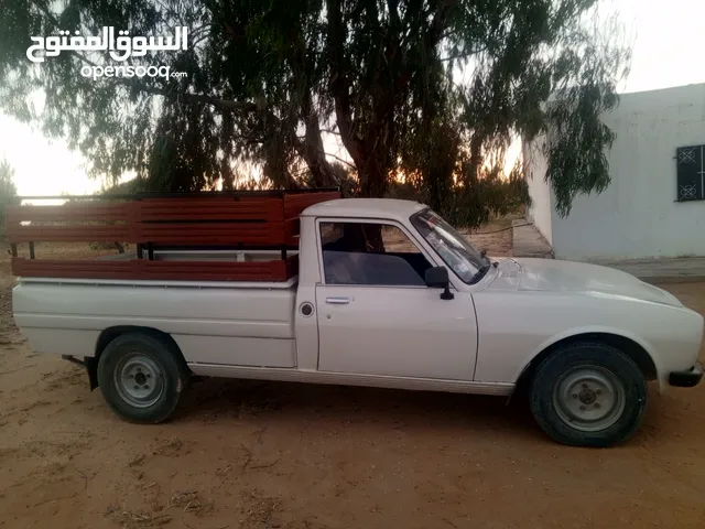 بيجو 504 نظيفة وممتازة