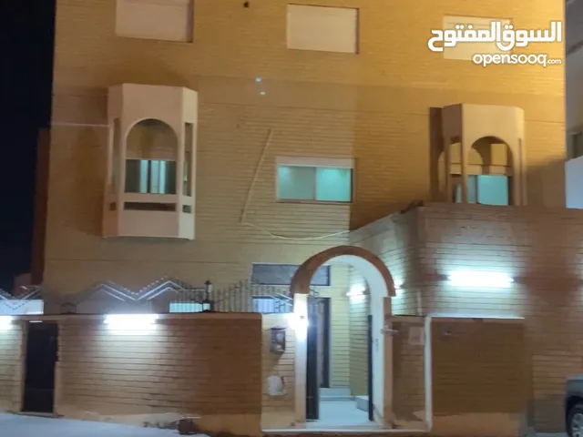 ام الهيمان بيت للإيجار رأس داخلي على شارعين البيت حكومي ثلاثه ادوار.