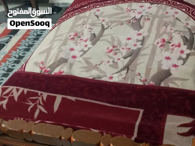 سرير فردي بحالة جيدة