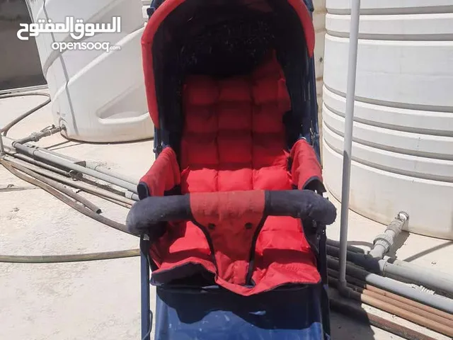 كوت طفل + حمالة طفل شبه جداد و نظاف و لم يتم استعمالهم إلّا مرتين و عرباية طفل مستعملة جيدة جداً