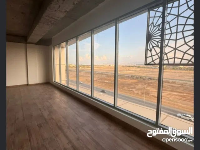 للبيع أو للإيجار معارض تجاريه في شارع الموج خط أول - الطابق السادس مساحة كل معرض 135 م2 / 125 م2