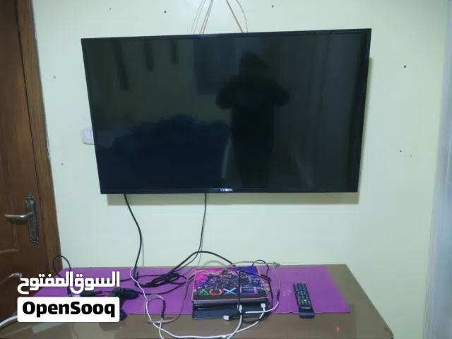 بلاستيشن 4 مع اربع ايدين و7 صيدي العاب + شاشه للبيع 50 بوصه وكاله