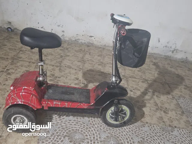 سكوتر  كهربائي ثلاث تواير .شغال يمشي .مع سله اماميه.السعر الحقيقي450