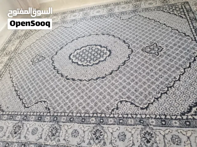 سجادة بحالة جيدة للبيع