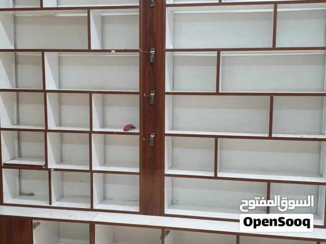 للبيع رفوف خشبيه درجه اولى مكاني البصرة ت