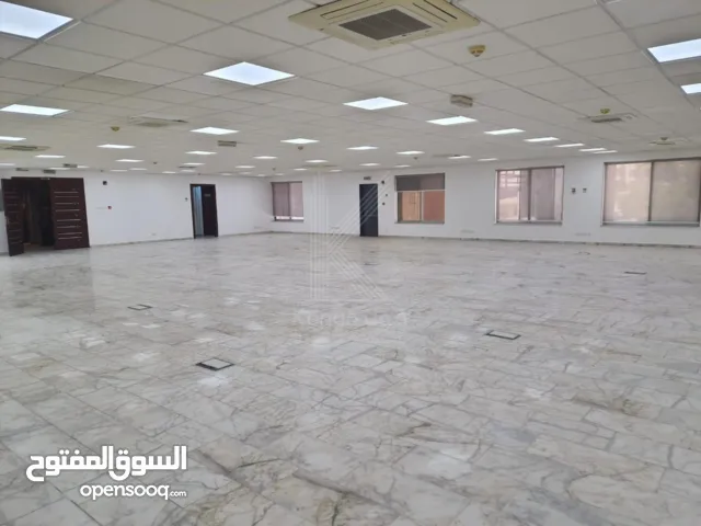 مكاتب تجارية طابقية للإيجار في الشميساني