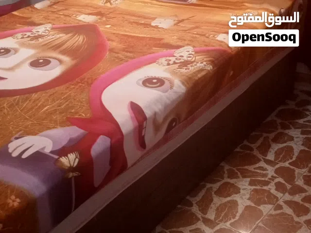 2/اسره بفرشات وسده امتاعهم للبيع