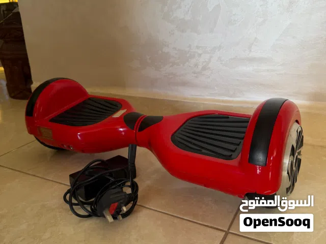 سكوتر جودة عالية يتحمل لغاية وزن 120 كغم . استعمال قليل يوجد لون احمر ولون ابيض مع شاحن وريموت.