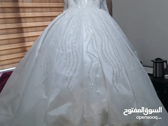 فستان عرس ملكي منفوش للبيع - استعمال خفيف - عمان جبل النزهة