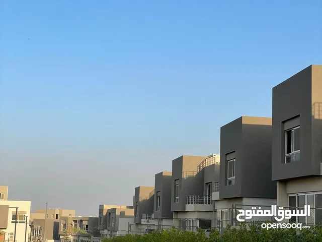 فيلا للبيع في الشيخ زايد جاهزه علي الاستلام بمقدم 5٪ فقط والباقي اقساط علي 10 سنوات