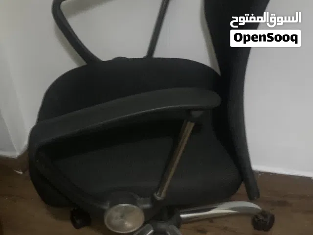 كرسي مكتب دوار بحالة جيدة جدا