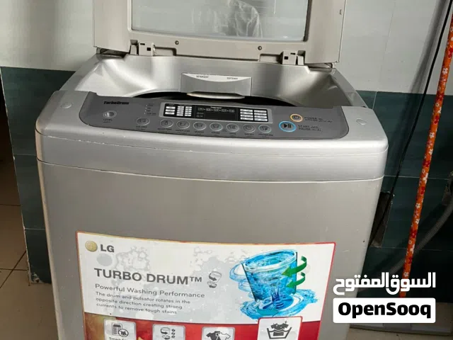 غسالة ملابس من شركة LG بحالة ممتازة جذا