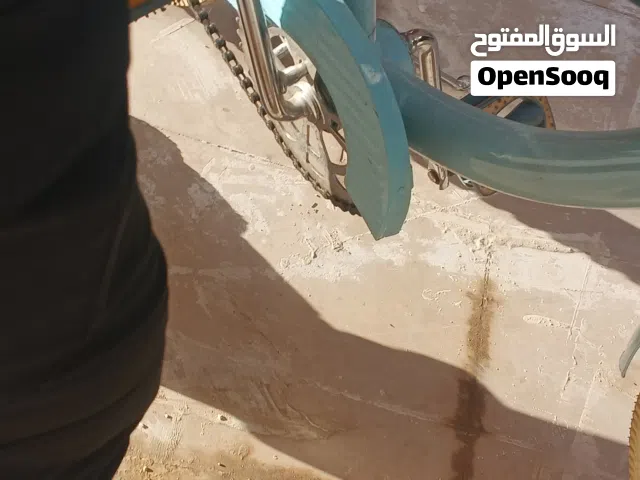 دراجه هوائيه عدد 2 اوروبي واحد منهن جديد لم يستخدم نهائياً مع كامل اكسسوارات من ضوء امامي و فلشرات