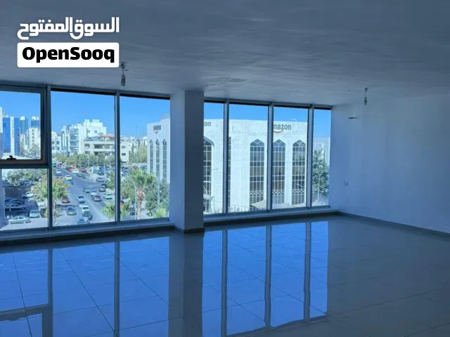 عيادة في مركز خلف الطبي من المالك مباشرة                                                           .