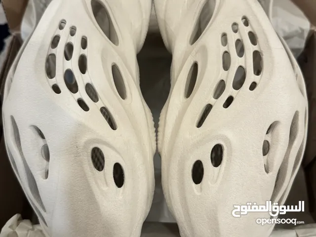 Yeezy FOAM RNNR BY ADIDAS Colour: Sand/beige/off white