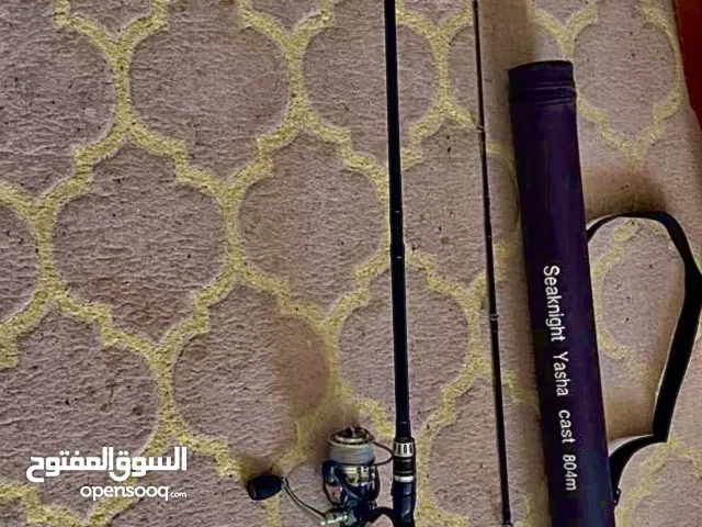 قصبة صيد كاستنج 2 متر ونصف مع بكرة صيد و مع الحافظة و الجراب الخاص بها بحالة ممتازة السعر 15 دينار