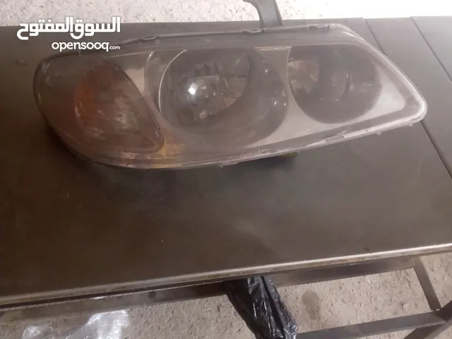 للبيع كشاف امامي يمين نيسان صني استيراد موديل من 2004 الي 2009 N16