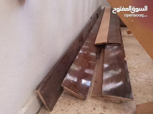 تختين مفرد وسرير اطفال حديد ومكتب خشب للبيع