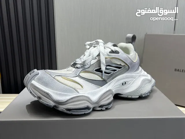 حذاء بلنسياقا فول ليكرا بكل الالون السعر ب 26 وتوصيل مجاني لكل المحافظات