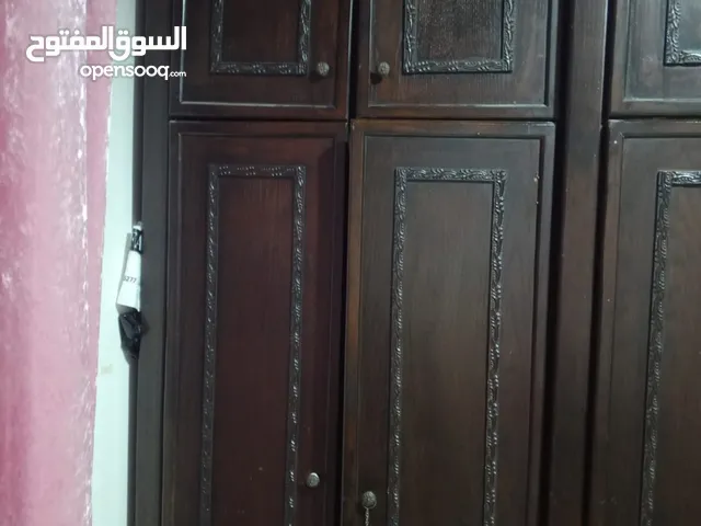 خزانة ملابس 6 ذرف طابقين طقم كنب 7 مقاعد + طقم طاولات