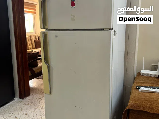 ثلاجة اكما لون ابيض للبيع