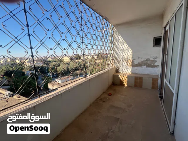 شقة في حوارة مساحة 140 متر  بمدخل مستقل مع السطح وكراج سيارة