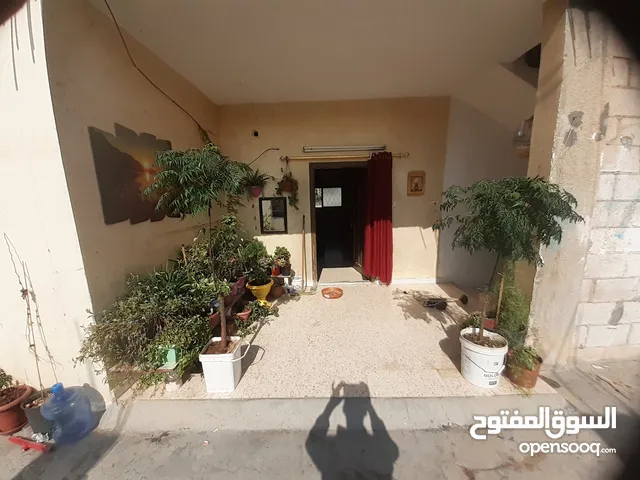 172 m2 3 Bedrooms Apartments for Sale in Zarqa Hay Al Ameer Mohammad