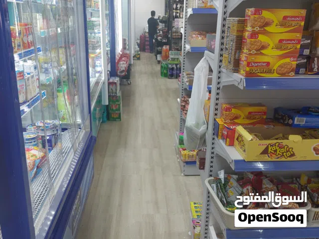 محل خضروات وفواكه ومواد غذائيية