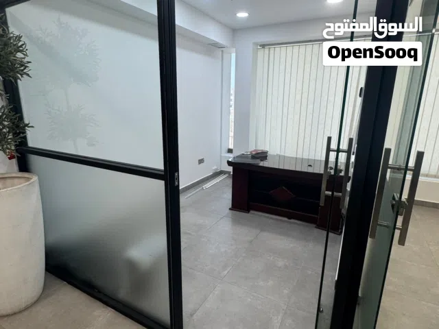 للإيجار مكتب فاخر بالسالمية