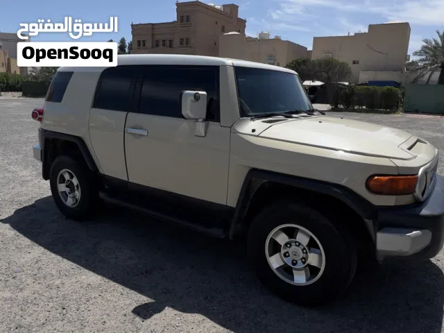 2010 تويوتا FJ Standard