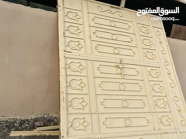 باب جرار حديد قوي