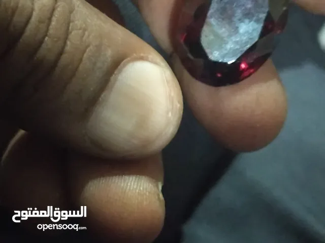 حجر كريم عالي الجودة grenat pyrope