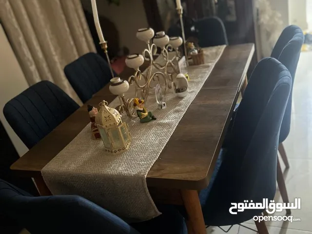 طاوله سفره تركي خشب مع ارجل زان الطول 130 بتكبر ل 180 العرض 80 للبيع للضرورة