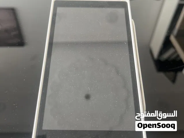 ايفون 11 لون اسود بحالة ممتازة