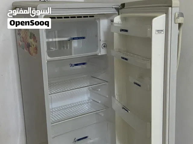 معلومات صريحة تشير إلى السعة باللتر (Liters) لهذه الثلاجة من نوع توشيبا موديل GR-E201.