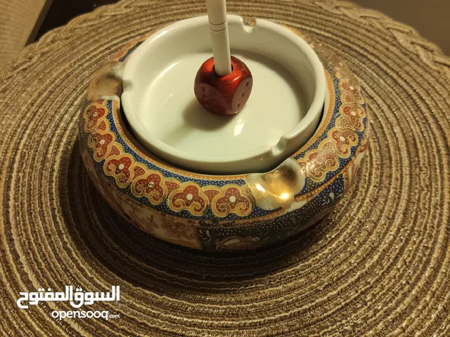 لاصحاب الذوق الرفيع مطفأة السجائر بعدة ألوان للمكتب أو المنزل