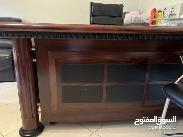 غرفه مكتب فخمه متكامله مع طقم صوفا جلد جديد
