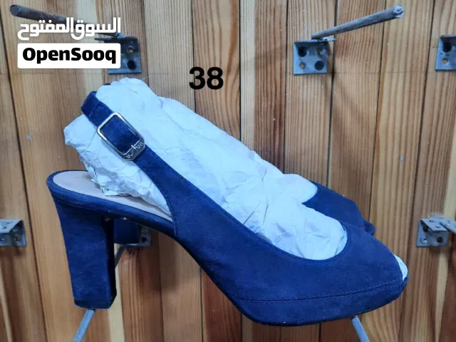 يتوفر تشكيله مميزه من الاحذيه الستاتي الصيفي الاوروبية