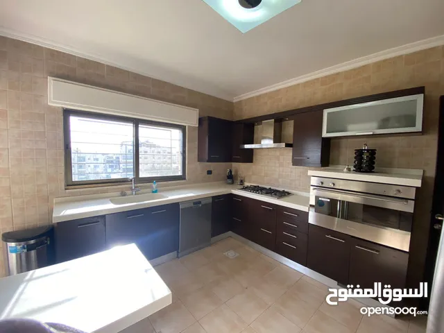 شقة مفروشة في - دير غبار - مساحة 210 م باطلالة مميزة وفرش مودرن (6838)