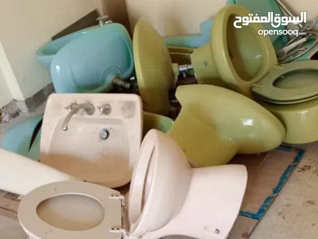 bathroomطقم حمام للبيع كرسي ومغسله وبيدي وبانوار